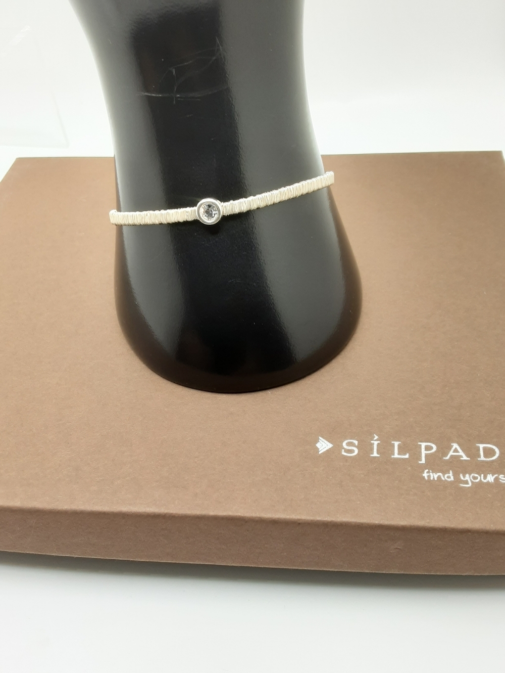 Silpada Silver Take A Bow Bracelet